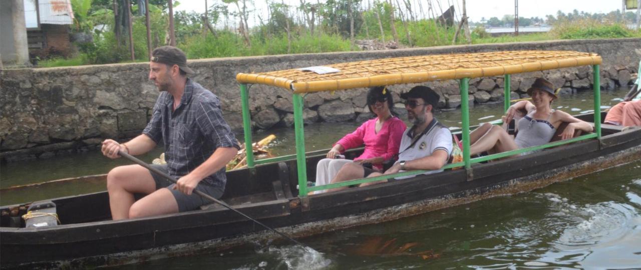 Golden Beach Home Stay Alappuzha Buitenkant foto