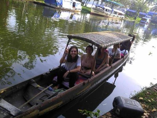 Golden Beach Home Stay Alappuzha Buitenkant foto