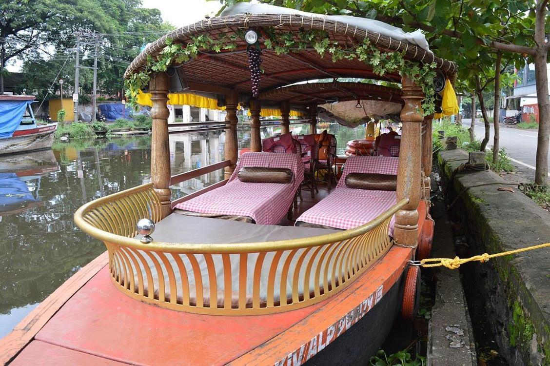 Golden Beach Home Stay Alappuzha Buitenkant foto