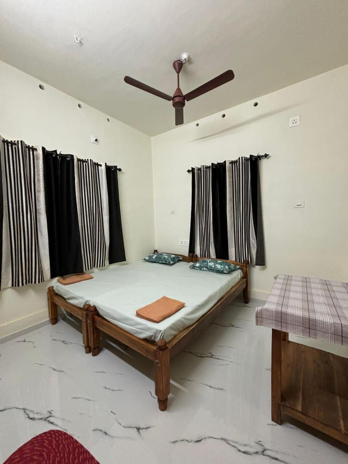 Golden Beach Home Stay Alappuzha Buitenkant foto