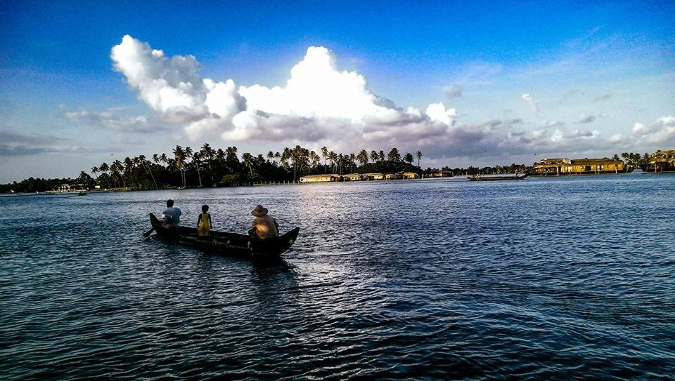 Golden Beach Home Stay Alappuzha Buitenkant foto